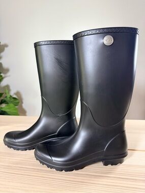 UGG Shelby Matte Black Tall Rubber Rain Boots Sz 8 Womens Shearling Lined
